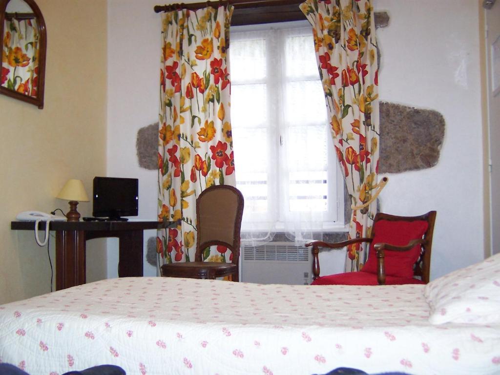 Auberge Hotel De Tournemire - Cantal Zimmer foto